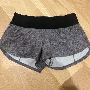 Lululemon Speed Up Shorts - size 2 regular - 2.5" - heather grey & black